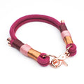 Blackberry Halsband - Maßanzug in Bordeaux & Bronze mit edlen Endkappen, maßgeschneidert, Rosegold Scherenkarabiner
